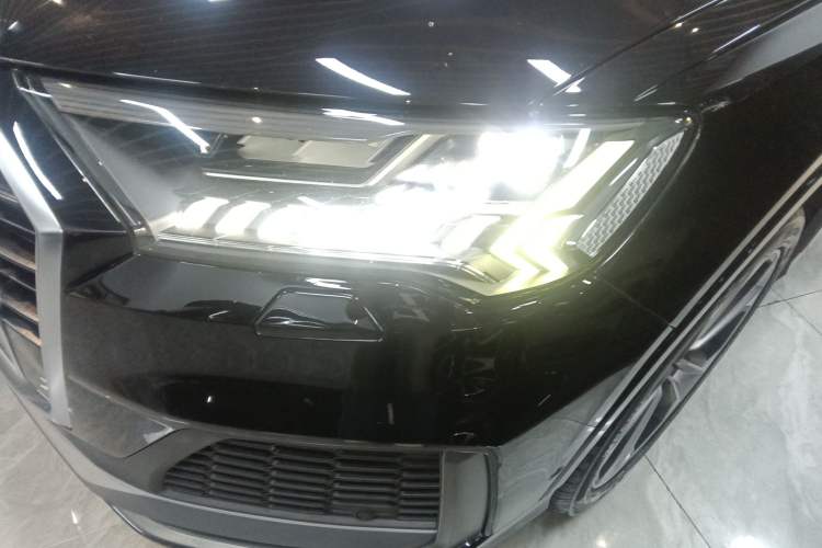 Used Audi Q7 2020 55 TFSI quattro S line sports model Left Front Headlight