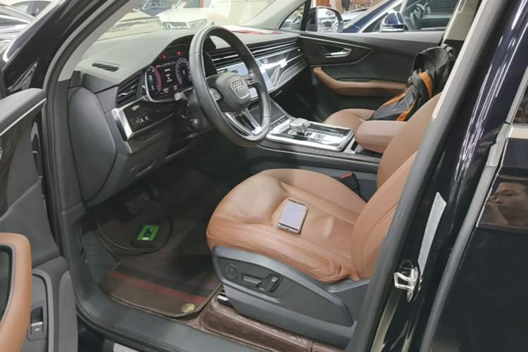 Used Audi Q7 2020 55 TFSI quattro S line sports model Left Front Seat