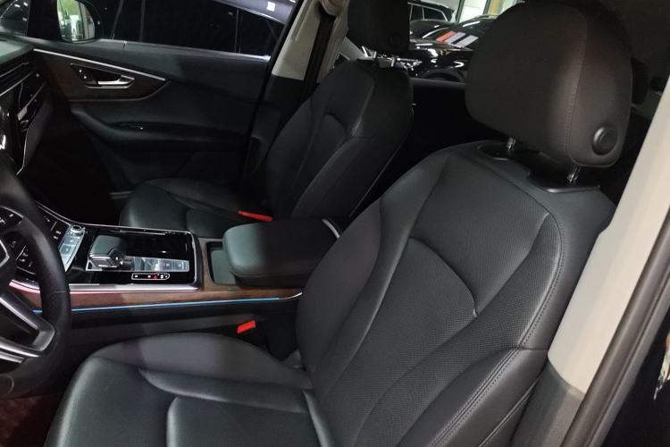 Used Audi Q7 2020 55 TFSI quattro Black Warrior Exclusive Edition Left Front Seat