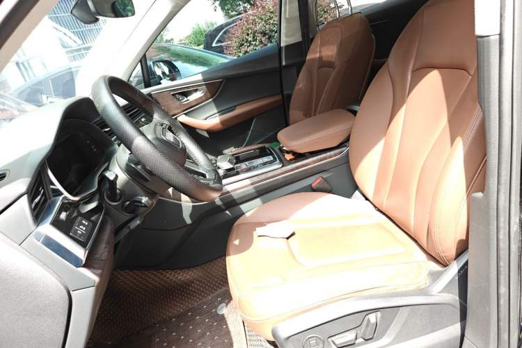 Used Audi Q7 2020 55 TFSI quattro S line sports model Left Front Seat