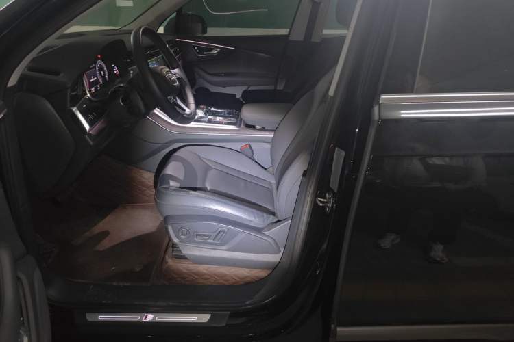 Used Audi Q7 2020 55 TFSI quattro S line sports model Left Front Seat