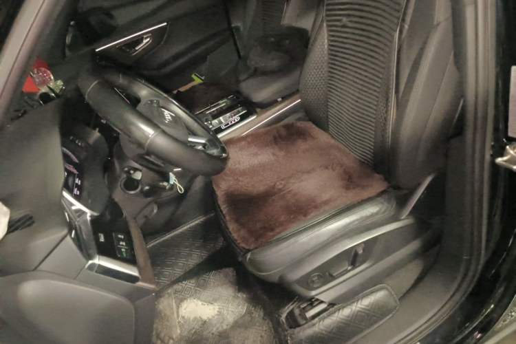 Used Audi Q7 2020 55 TFSI quattro Black Warrior Exclusive Edition Left Front Seat