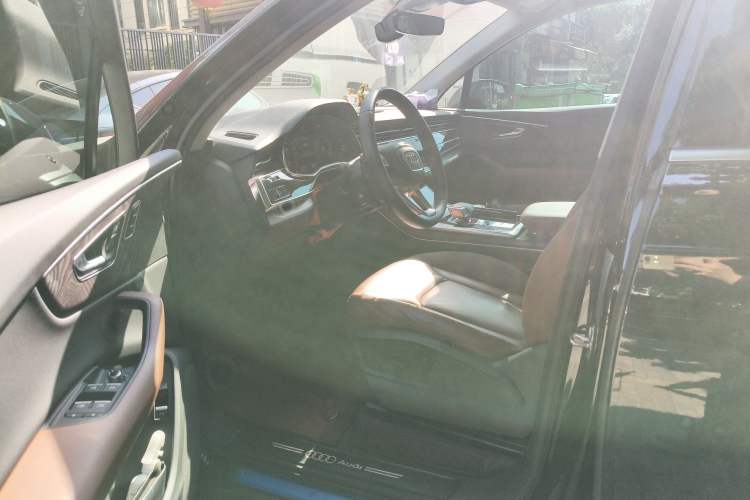 Used Audi Q7 2020 55 TFSI quattro S line sports model Left Front Seat