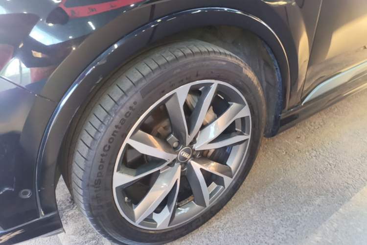 Used Audi Q7 2020 55 TFSI quattro S line sports model Left Front Wheel Hub