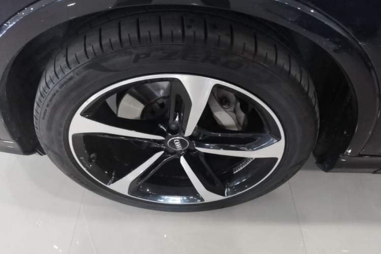 Used Audi Q7 2020 55 TFSI quattro Black Warrior Exclusive Edition Left Front Wheel Hub