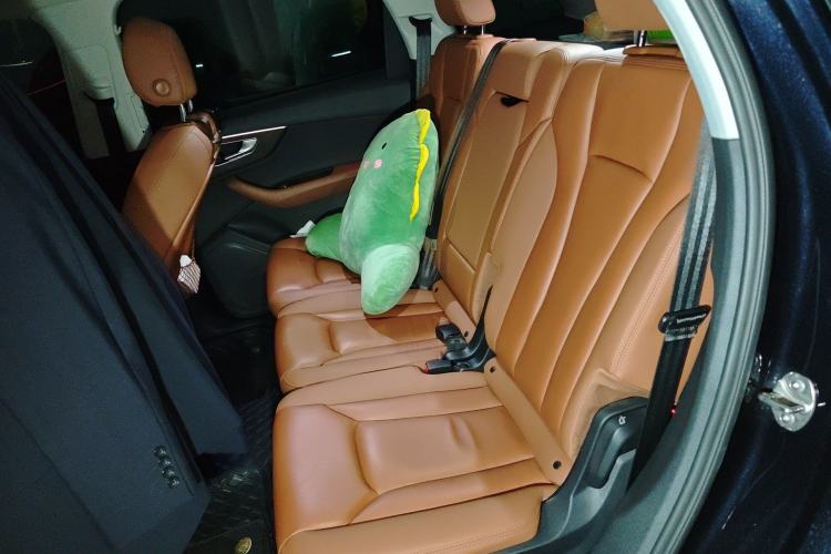 Used Audi Q7 2020 55 TFSI quattro S line sports model Left Rear Seat