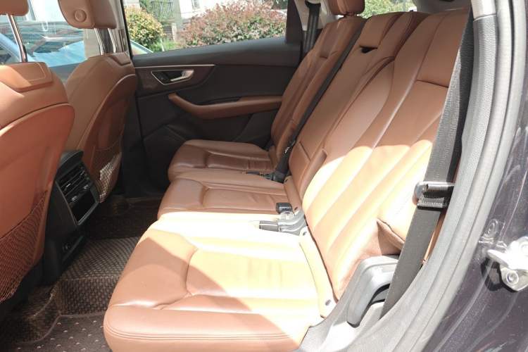 Used Audi Q7 2020 55 TFSI quattro S line sports model Left Rear Seat