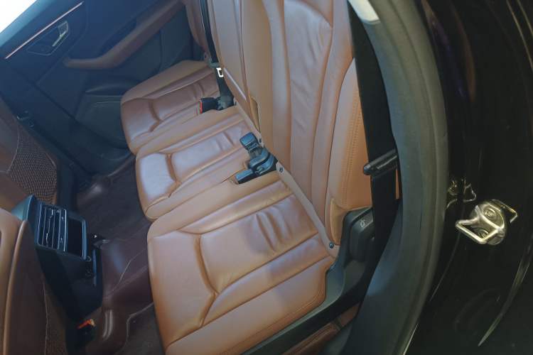 Used Audi Q7 2020 55 TFSI quattro S line sports model Left Rear Seat