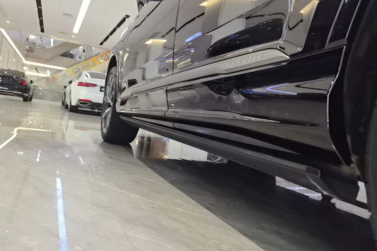 Used Audi Q7 2020 55 TFSI quattro S line sports model Left Side Sill