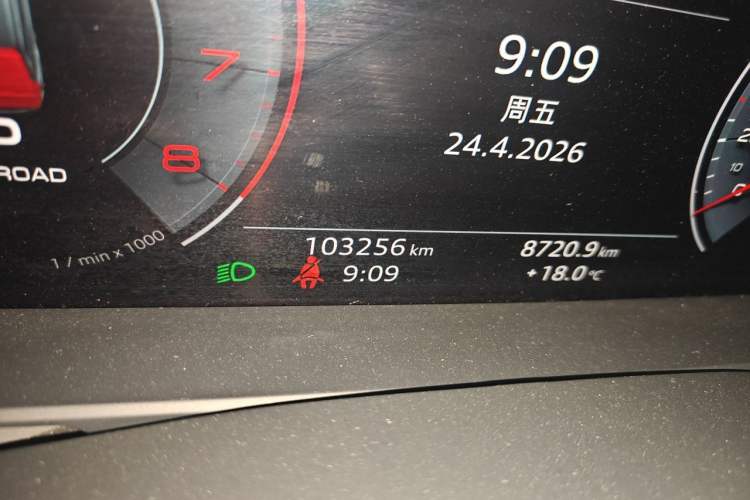 Used Audi Q7 2020 55 TFSI quattro S line sports model Odometer Close Up