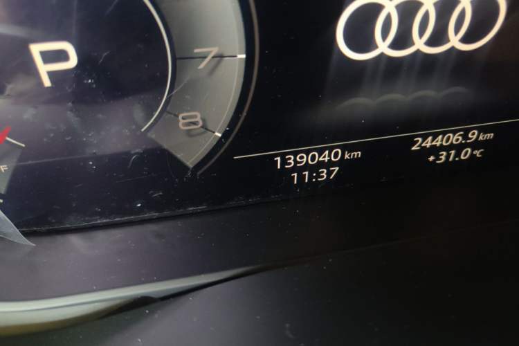 Used Audi Q7 2020 55 TFSI quattro S line sports model Odometer Close Up