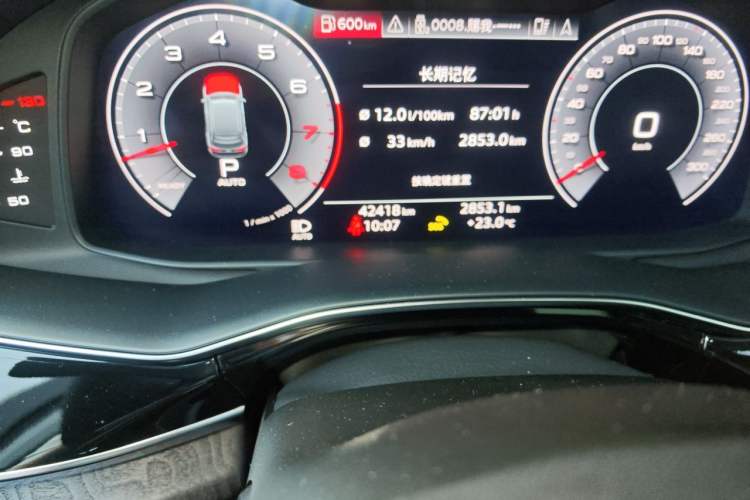 Used Audi Q7 2020 55 TFSI quattro S line sports model Odometer Close Up