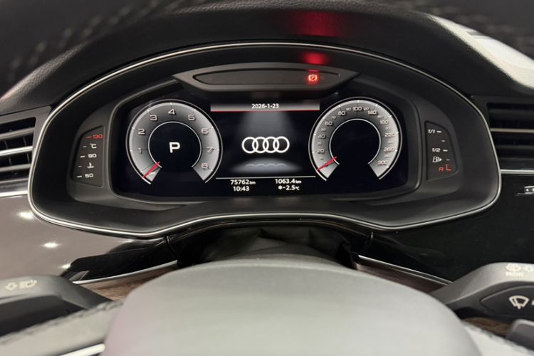 Used Audi Q7 2020 55 TFSI quattro S line sports model Odometer Close Up