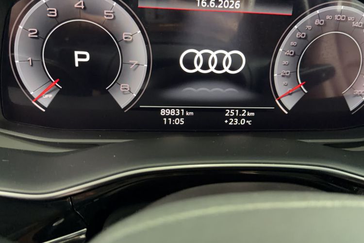 Used Audi Q7 2020 55 TFSI quattro S line sports model Odometer Close Up