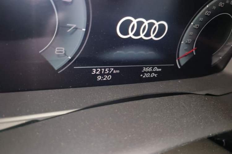 Used Audi Q7 2020 55 TFSI quattro Black Warrior Exclusive Edition Odometer Close Up
