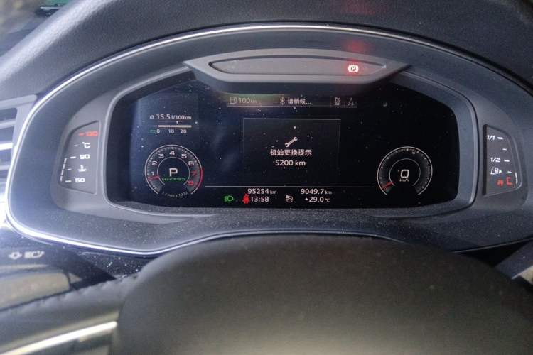 Used Audi Q7 2020 55 TFSI quattro S line sports model Odometer Close Up
