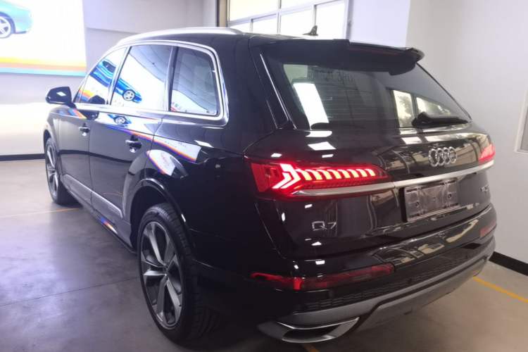 Used Audi Q7 2020 55 TFSI quattro S line sports model Rear Left 45 Deg