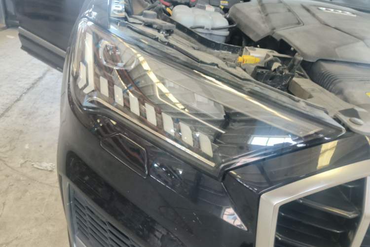 Used Audi Q7 2020 55 TFSI quattro S line sports model Right Front Headlight