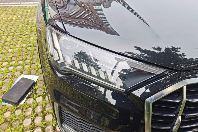Used Audi Q7  Right Front Headlight