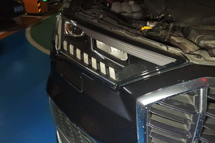 Used Audi Q7 2020 55 TFSI quattro S line sports model Right Front Headlight