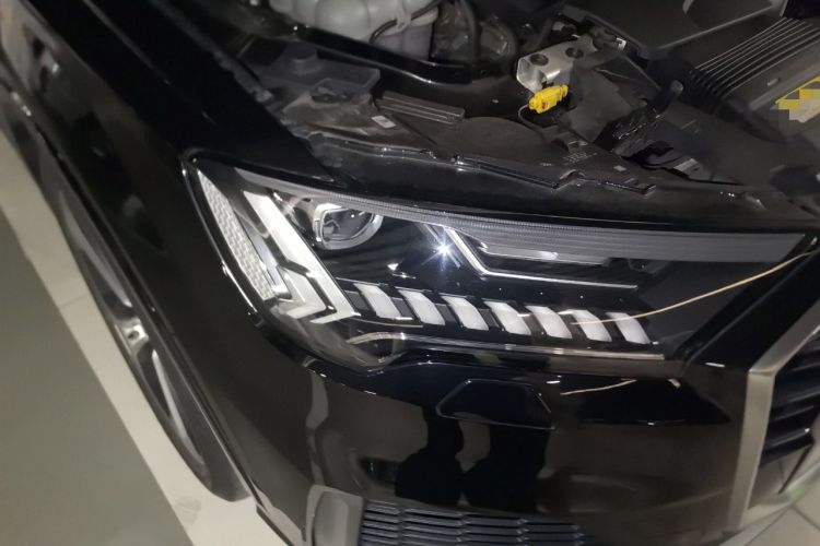 Used Audi Q7 2020 55 TFSI quattro S line sports model Right Front Headlight