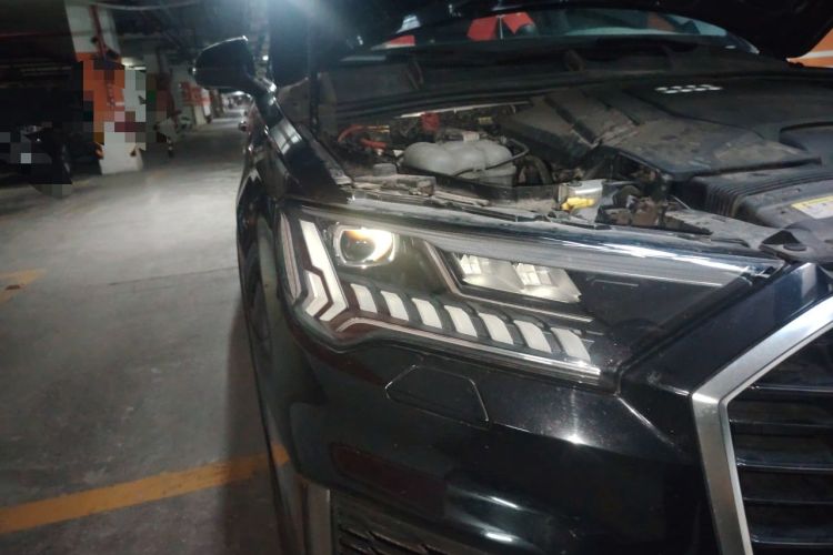 Used Audi Q7 2020 55 TFSI quattro S line sports model Right Front Headlight