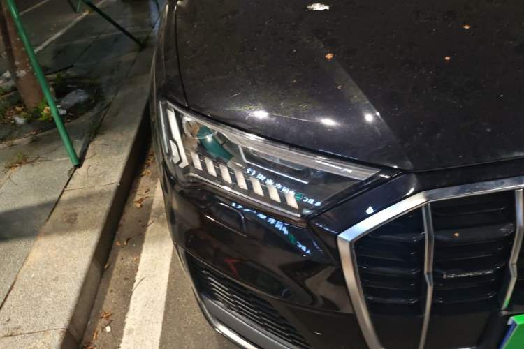 Used Audi Q7 2020 55 TFSI quattro S line sports model Right Front Headlight