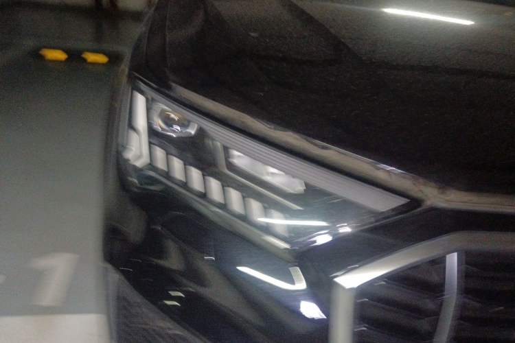Used Audi Q7 2020 55 TFSI quattro S line sports model Right Front Headlight