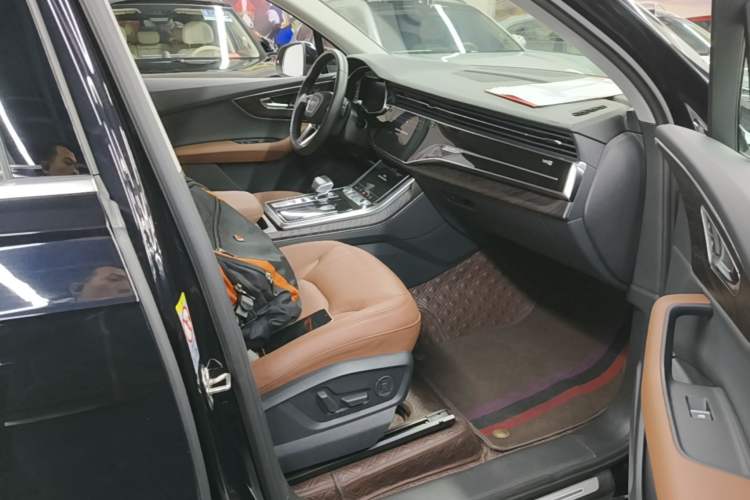 Used Audi Q7 2020 55 TFSI quattro S line sports model Right Front Seat