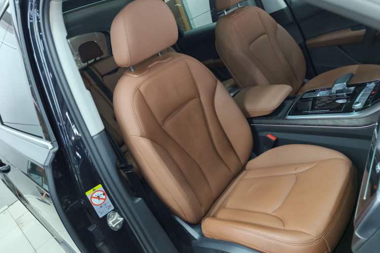 Used Audi Q7 2020 55 TFSI quattro S line sports model Right Front Seat