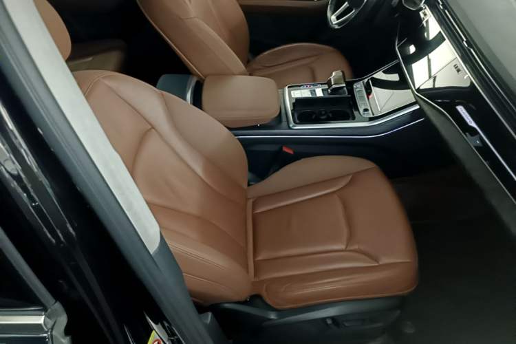Used Audi Q7 2020 55 TFSI quattro S line sports model Right Front Seat