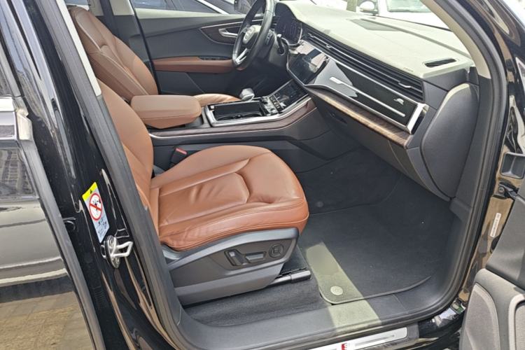 Used Audi Q7 2020 55 TFSI quattro S line sports model Right Front Seat