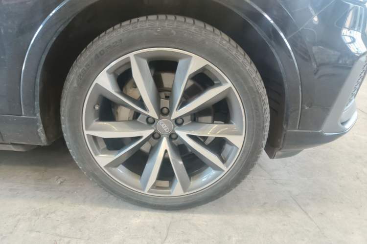 Used Audi Q7 2020 55 TFSI quattro S line sports model Right Front Wheel Hub
