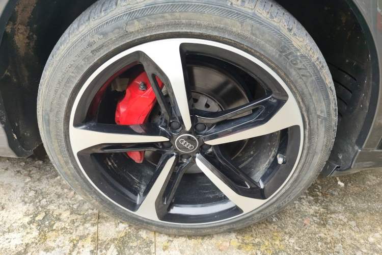 Used Audi Q7 2020 55 TFSI quattro S line Prestige Edition Right Front Wheel Hub