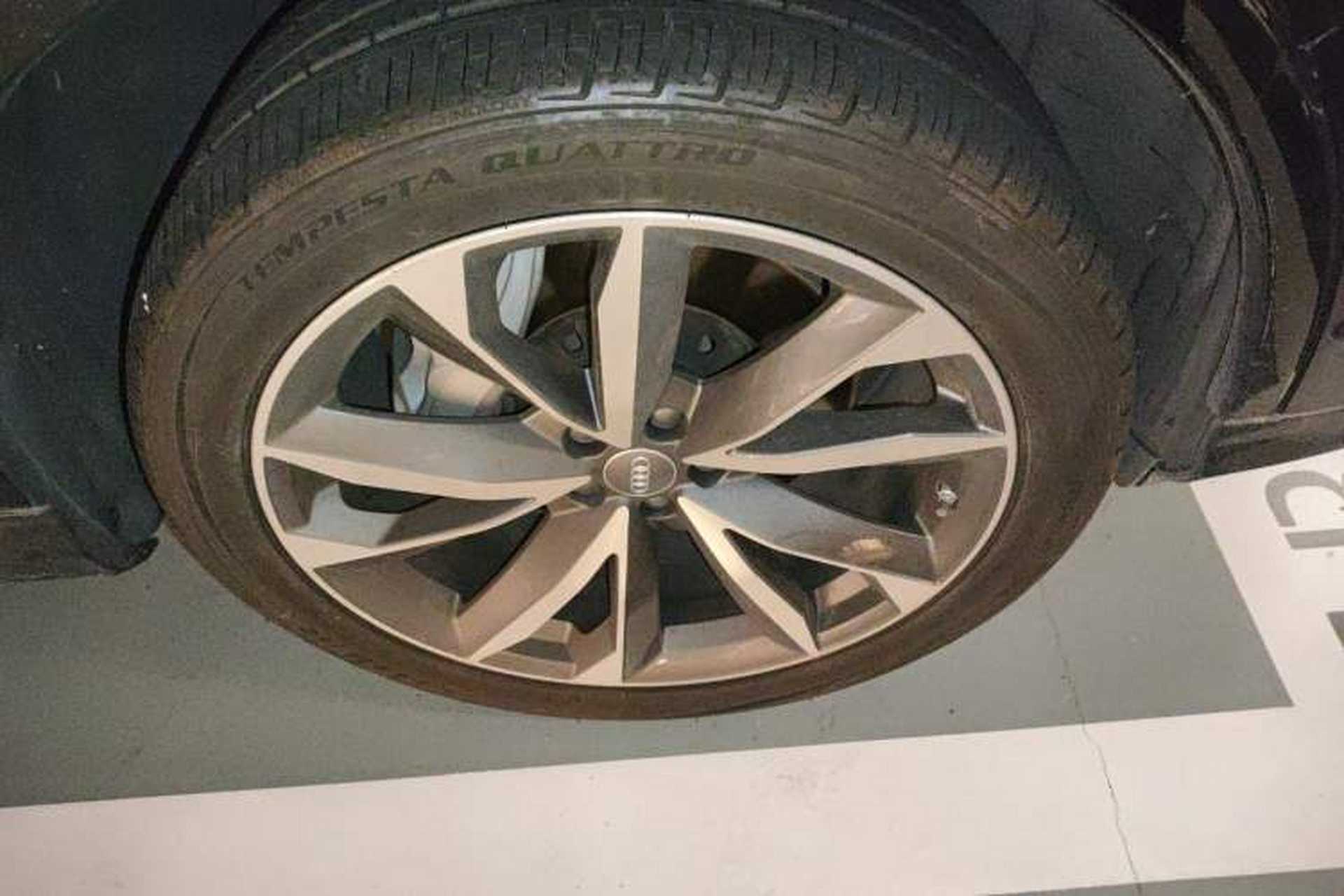 Used Audi Q7 2020 55 TFSI quattro S line sports model Right Front Wheel Hub