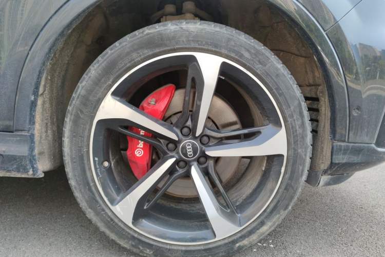 Used Audi Q7 2020 55 TFSI quattro S line sports model Right Front Wheel Hub
