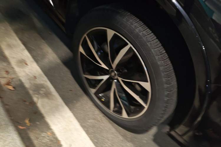 Used Audi Q7 2020 55 TFSI quattro S line sports model Right Front Wheel Hub