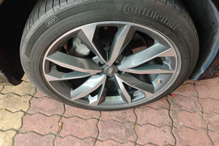 Used Audi Q7 2020 55 TFSI quattro S line sports model Right Front Wheel Hub