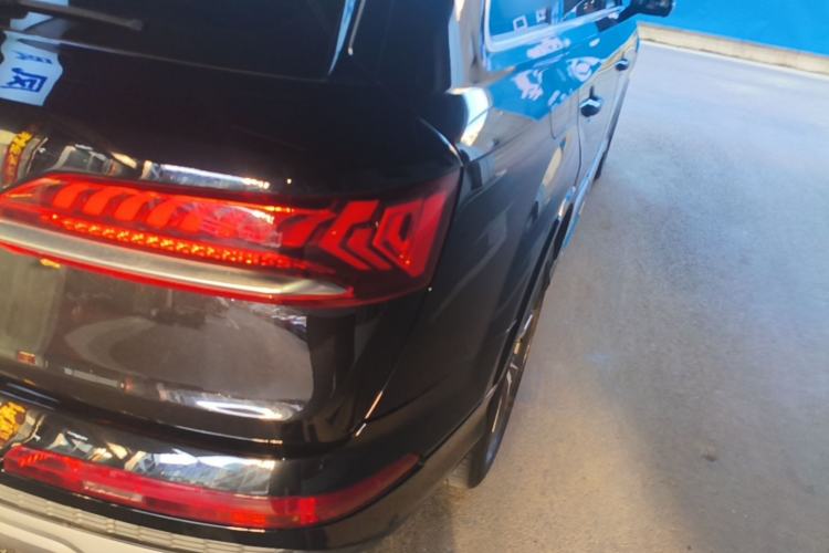 Used Audi Q7 2020 55 TFSI quattro S line sports model Right Rear Taillight