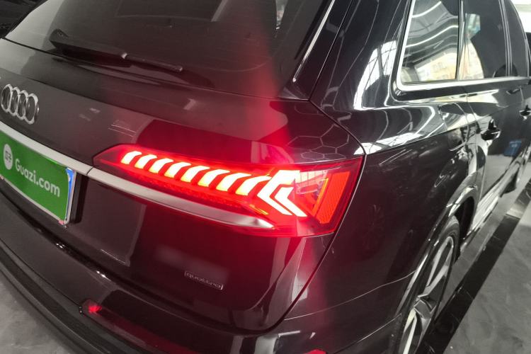 Used Audi Q7 2020 55 TFSI quattro S line sports model Right Rear Taillight