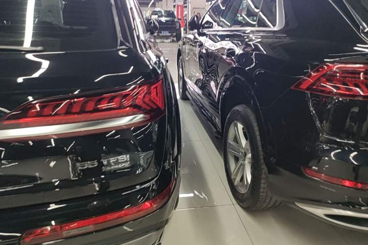 Used Audi Q7 2020 55 TFSI quattro S line sports model Right Rear Taillight
