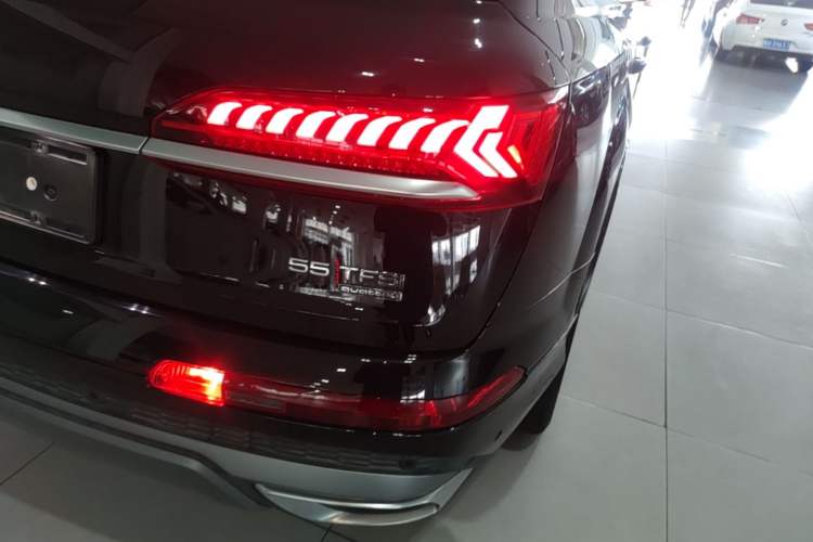 Used Audi Q7 2020 55 TFSI quattro S line sports model Right Rear Taillight