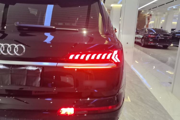 Used Audi Q7 2020 55 TFSI quattro S line sports model Right Rear Taillight