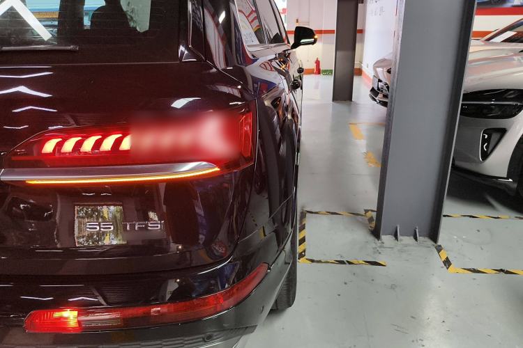 Used Audi Q7 2020 55 TFSI quattro S line sports model Right Rear Taillight