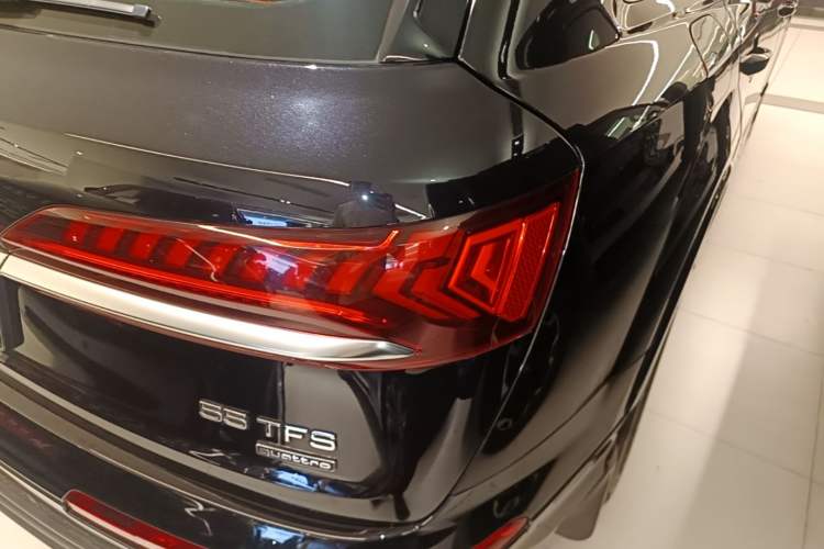 Used Audi Q7 2020 55 TFSI quattro S line sports model Right Rear Taillight