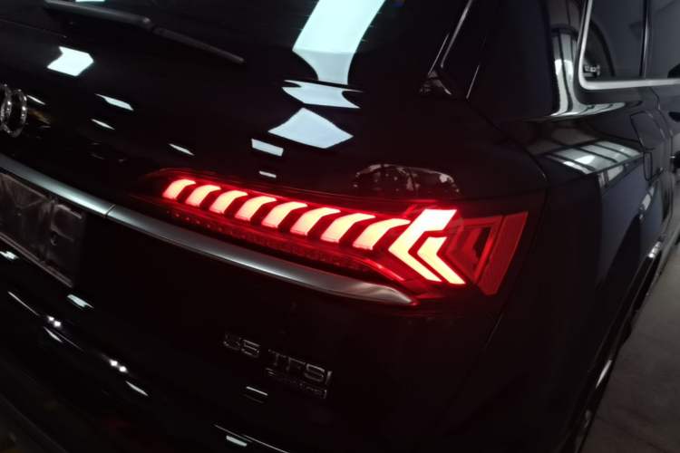 Used Audi Q7 2020 55 TFSI quattro S line sports model Right Rear Taillight