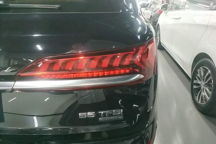 Used Audi Q7 2020 55 TFSI quattro S line sports model Right Rear Taillight