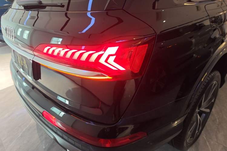 Used Audi Q7 2020 55 TFSI quattro S line sports model Right Rear Taillight