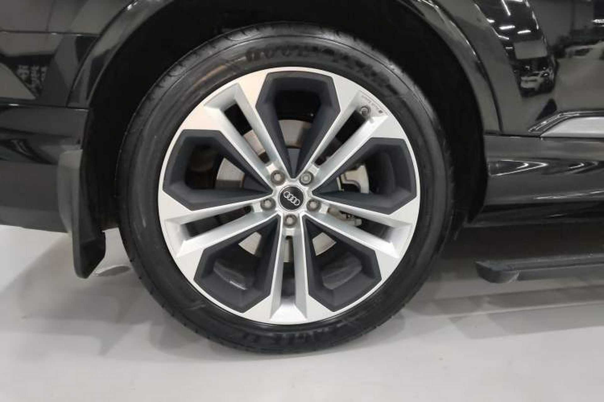 Used Audi Q7 2020 55 TFSI quattro S line sports model Right Rear Wheel Hub