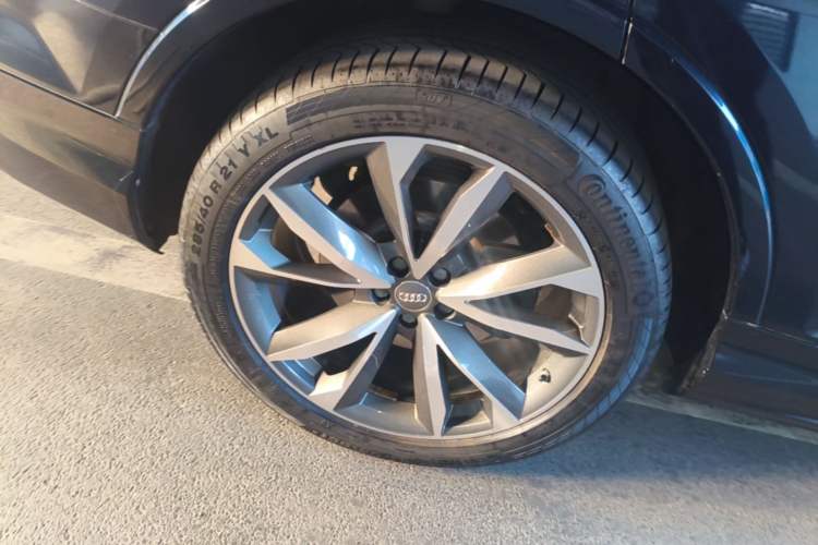 Used Audi Q7 2020 55 TFSI quattro S line sports model Right Rear Wheel Hub